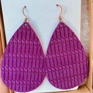 New Nickel & Suede Medium Orchid Cord pressed suede earrings. Purple pink NWT